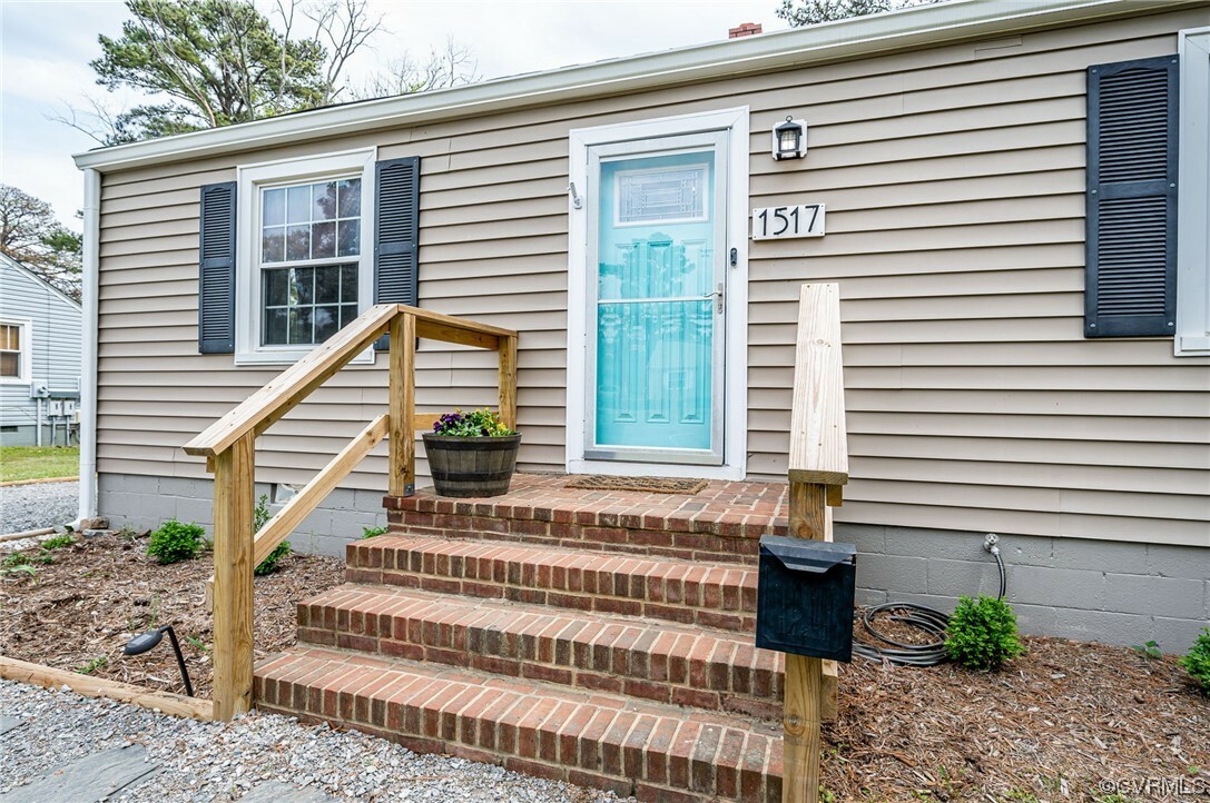Property Photo: 1517 Glenside Drive VA 23226