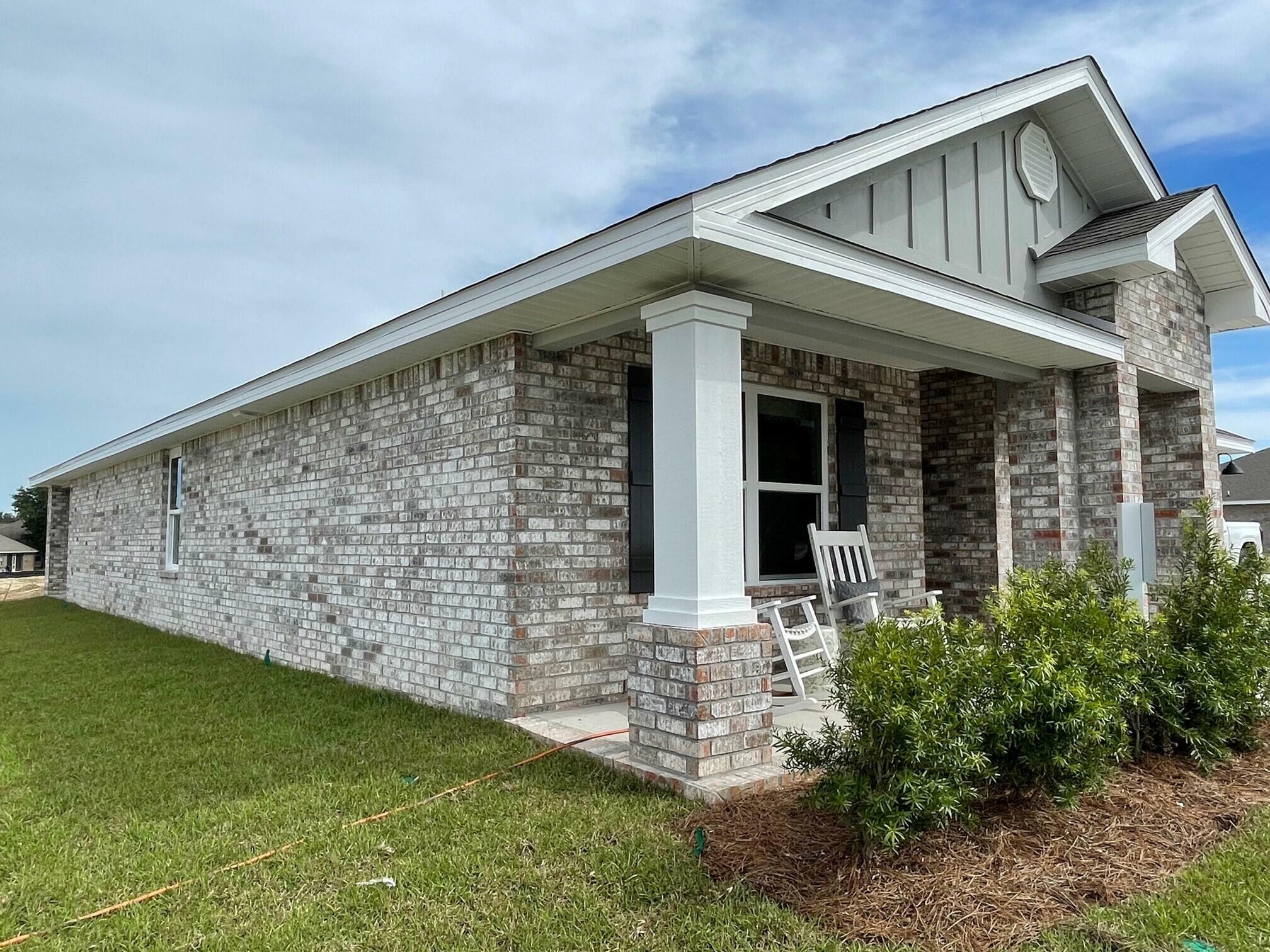 Property Photo:  5079 Gainswood Drive  FL 32583 