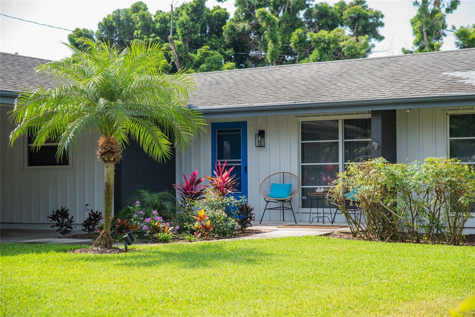 Property Photo:  612 Park Drive  FL 34209 