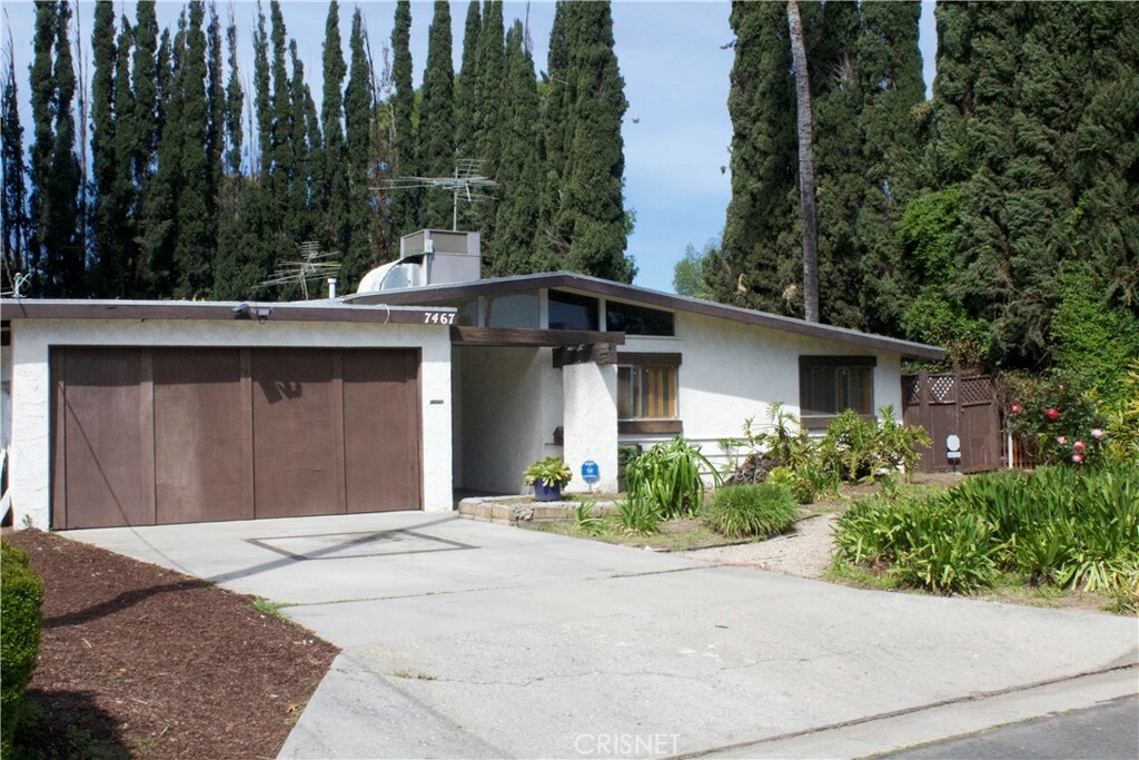 Property Photo:  7467 Zelzah Avenue  CA 91335 