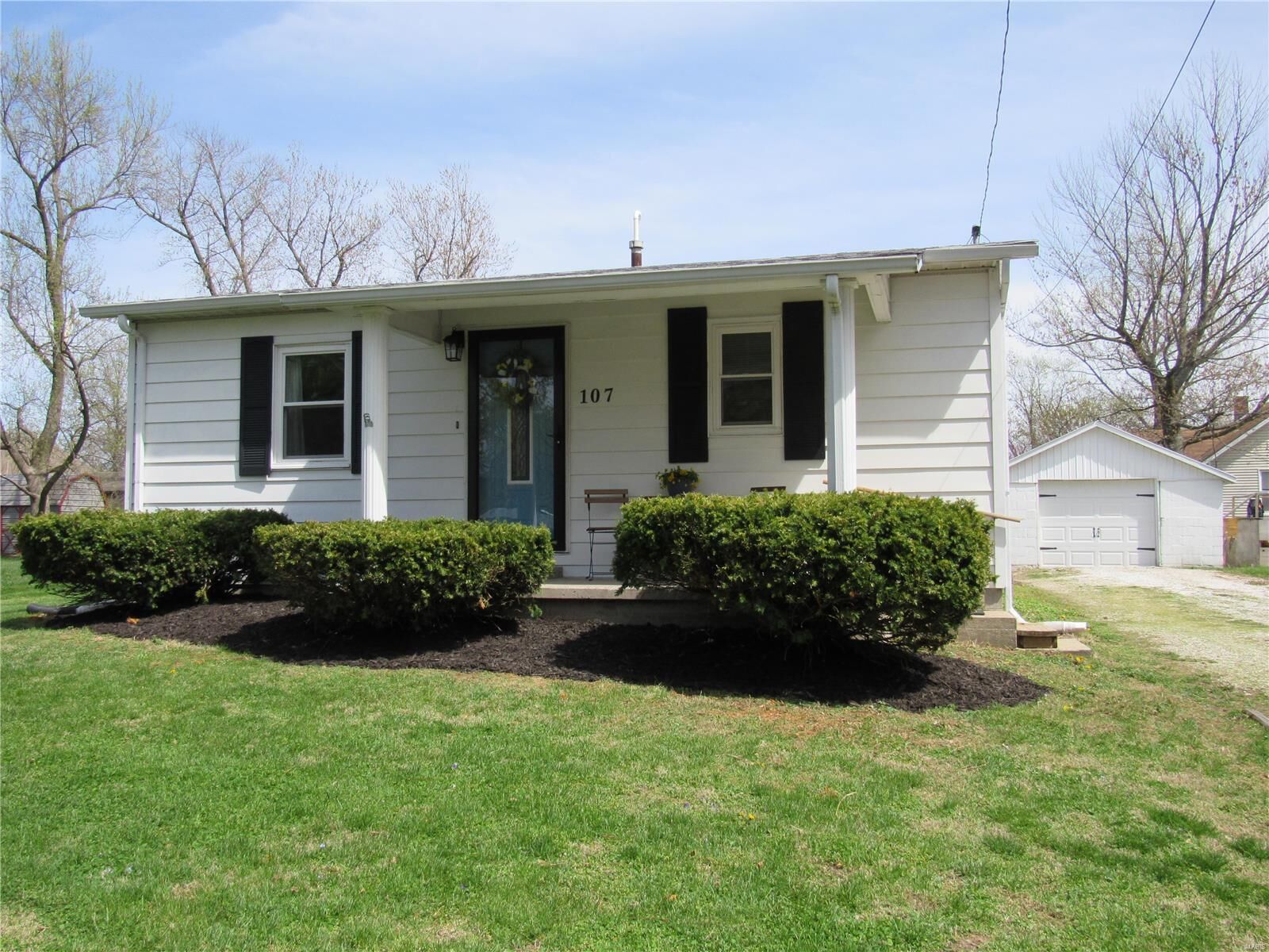 Property Photo:  107 S Cross Street  IL 62012 