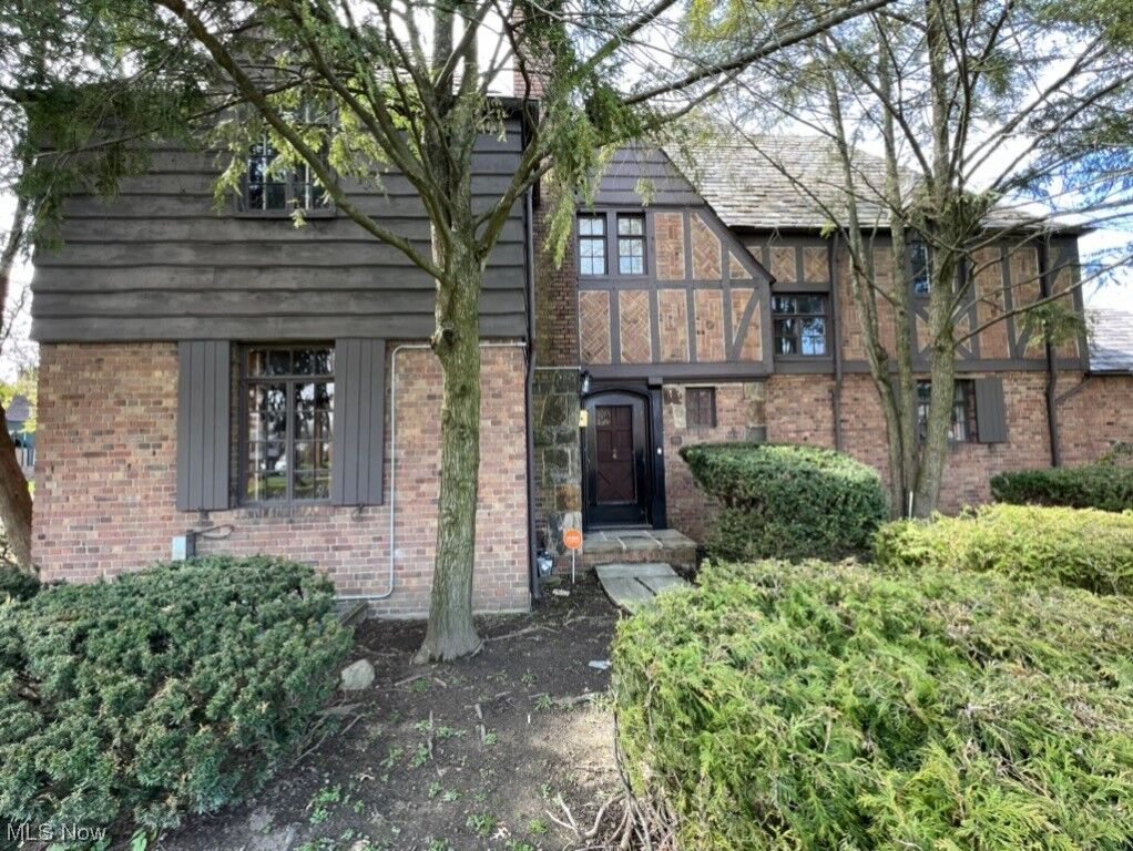 Property Photo:  2024 Mount Vernon Boulevard  OH 44112 