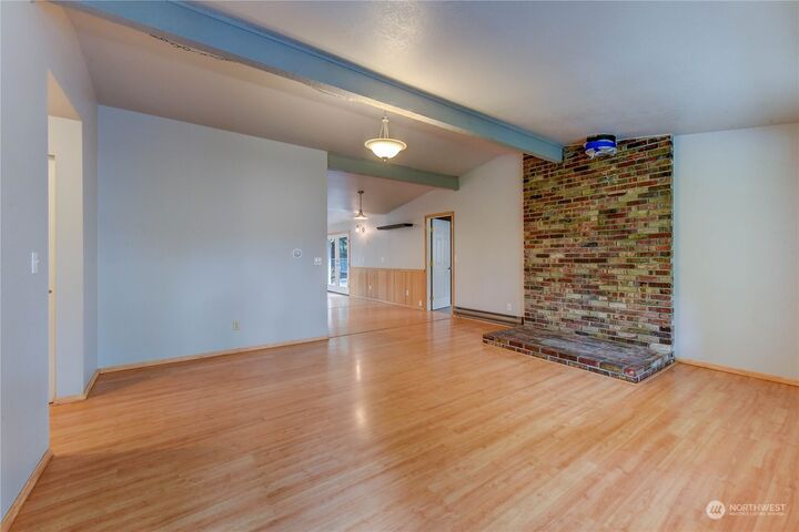 Property Photo:  16421  Three Lakes Road  WA 98290 