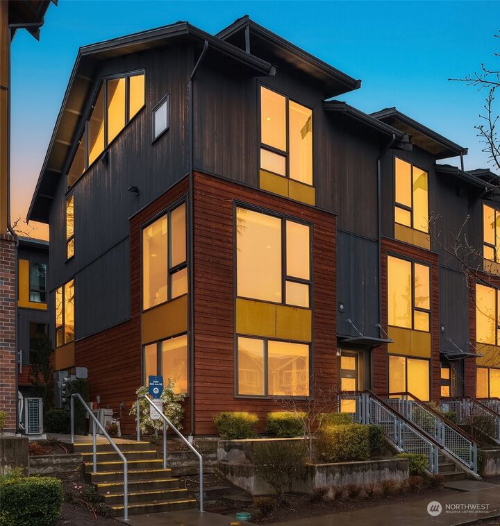 6529 A 34th Avenue NE  Seattle WA 98115 photo