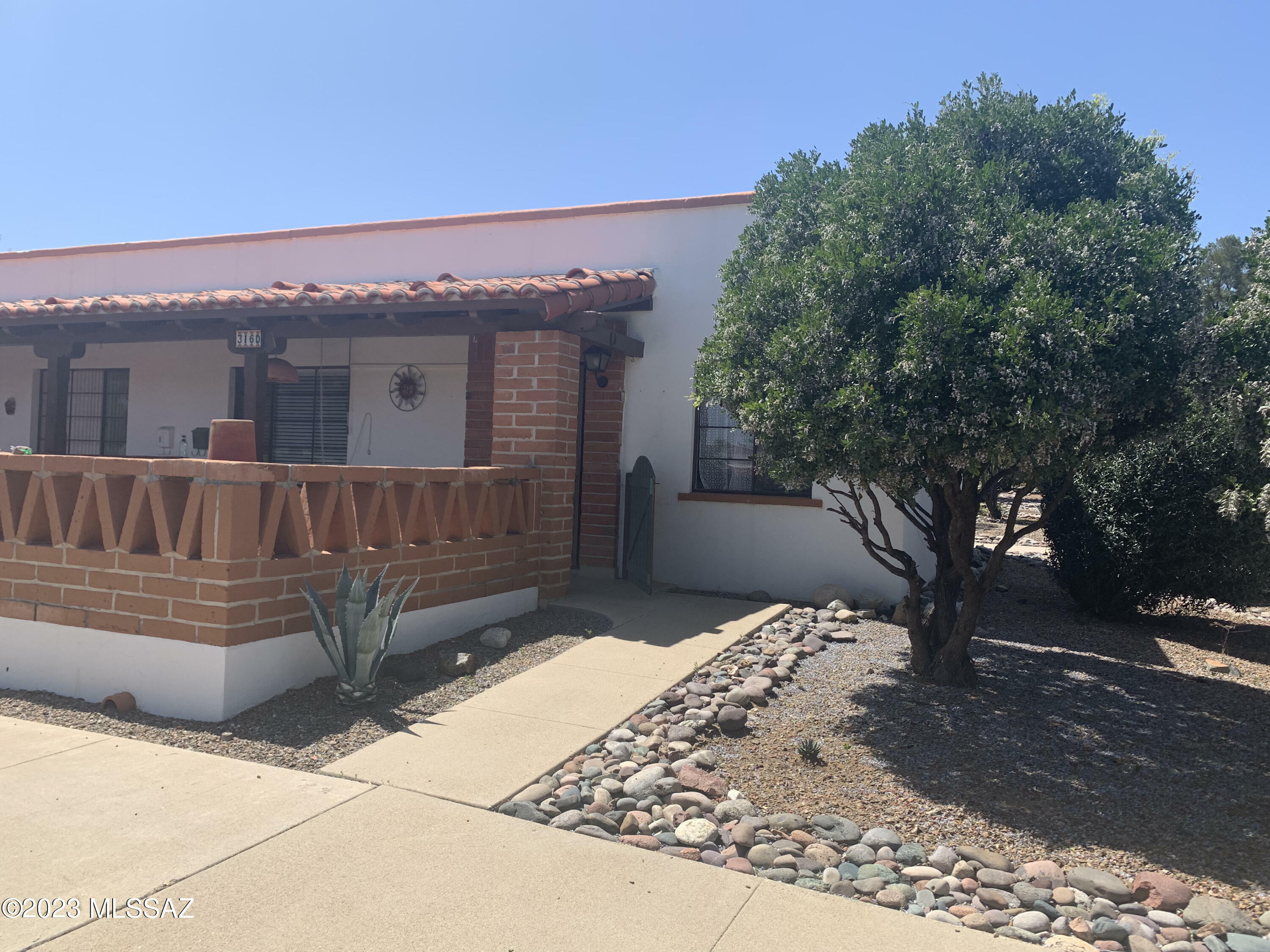 Property Photo:  316 S Paseo Sarta D  AZ 85614 