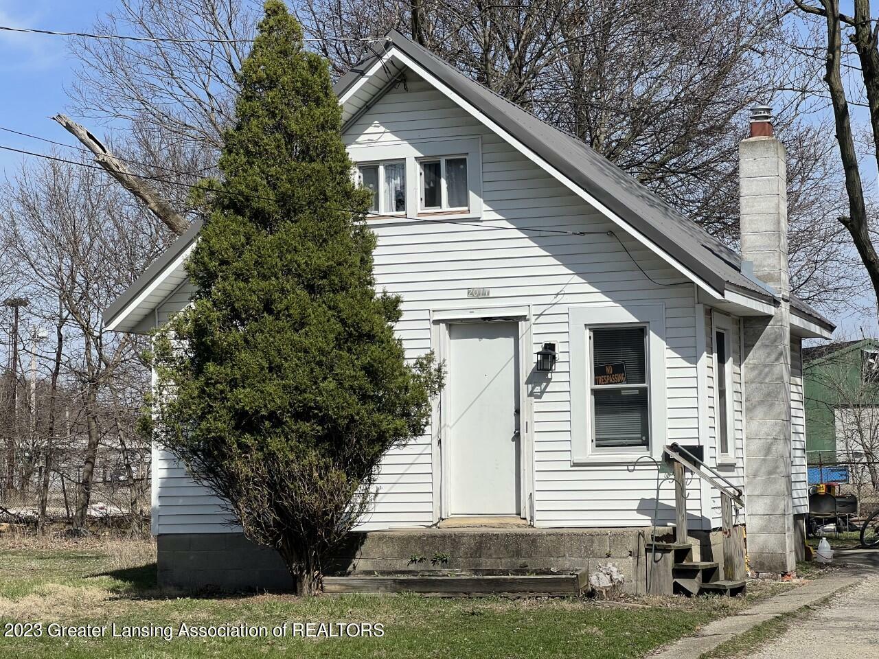 Property Photo:  2011 Osband Avenue  MI 48910 