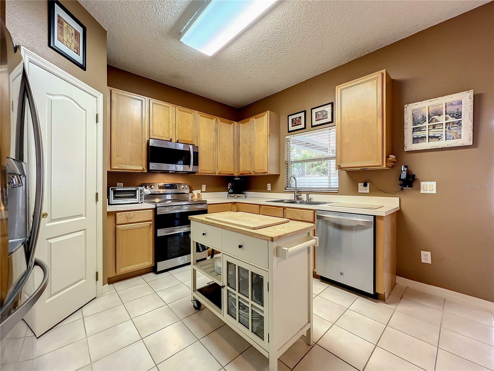 Property Photo:  932 Cherry Valley Way  FL 32828 