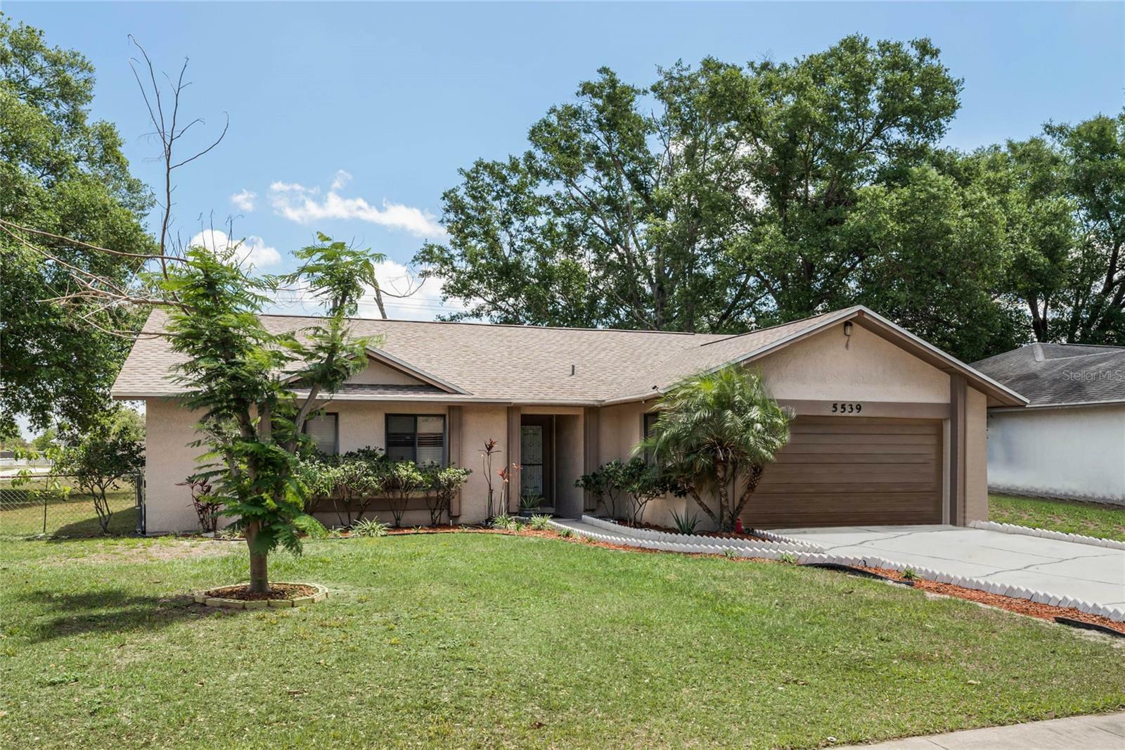 Property Photo:  5539 Westview Drive  FL 32810 