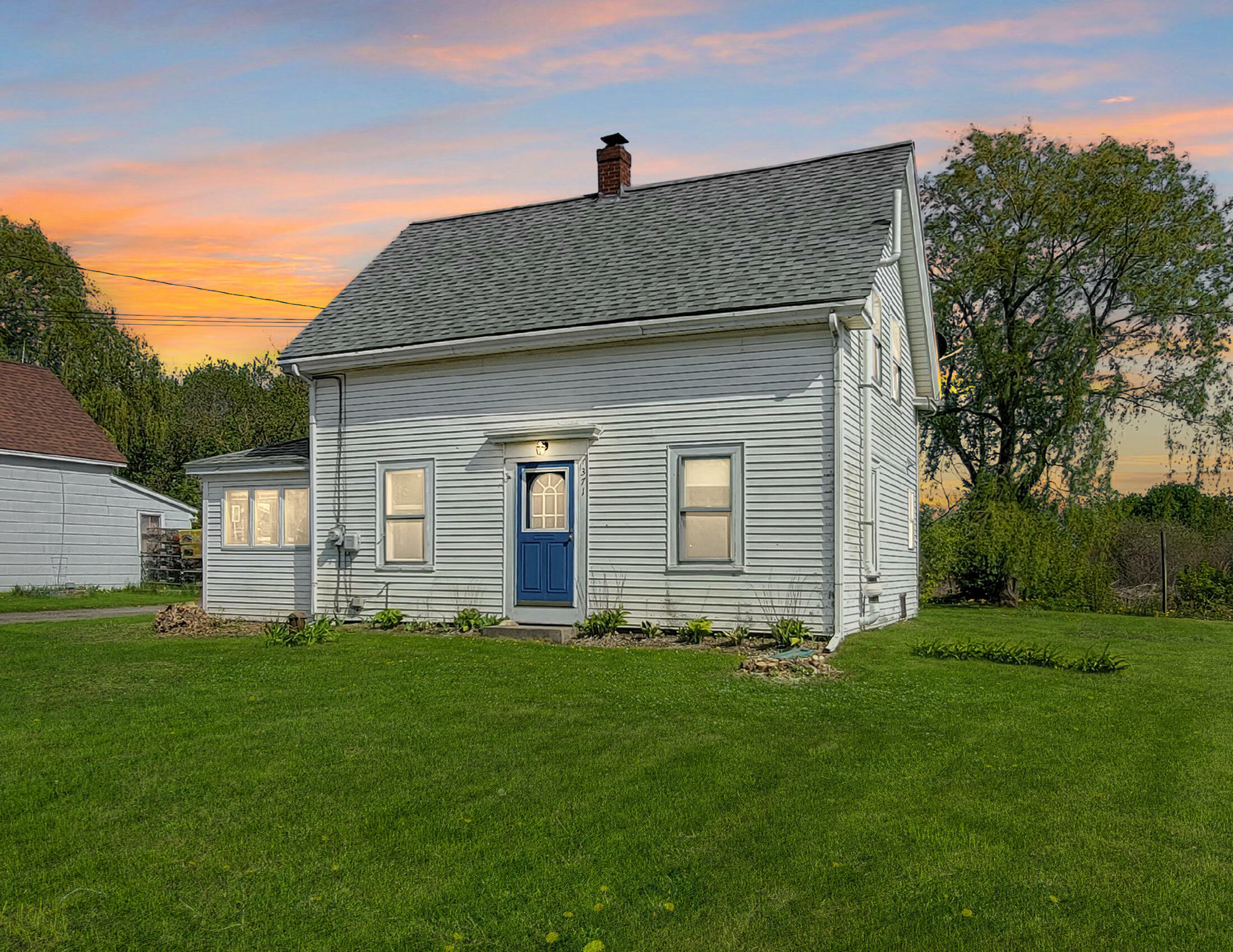 Property Photo:  371 Old County Road  ME 04861 