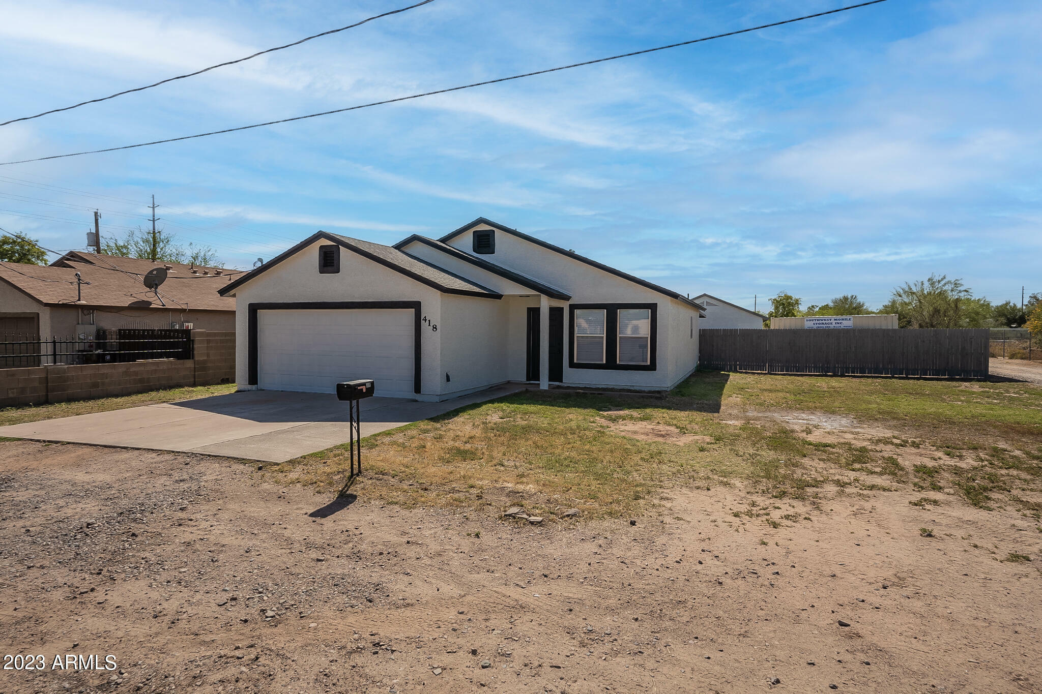 Property Photo:  418 N 101st Place  AZ 85207 