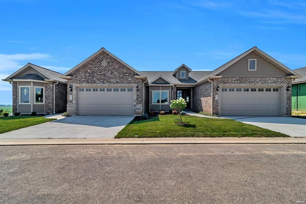 Property Photo: 2420 Sunset Ridge IL 62236