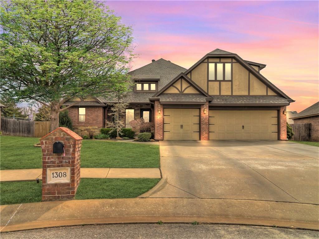 Property Photo: 1308 Glenmere Court OK 73003