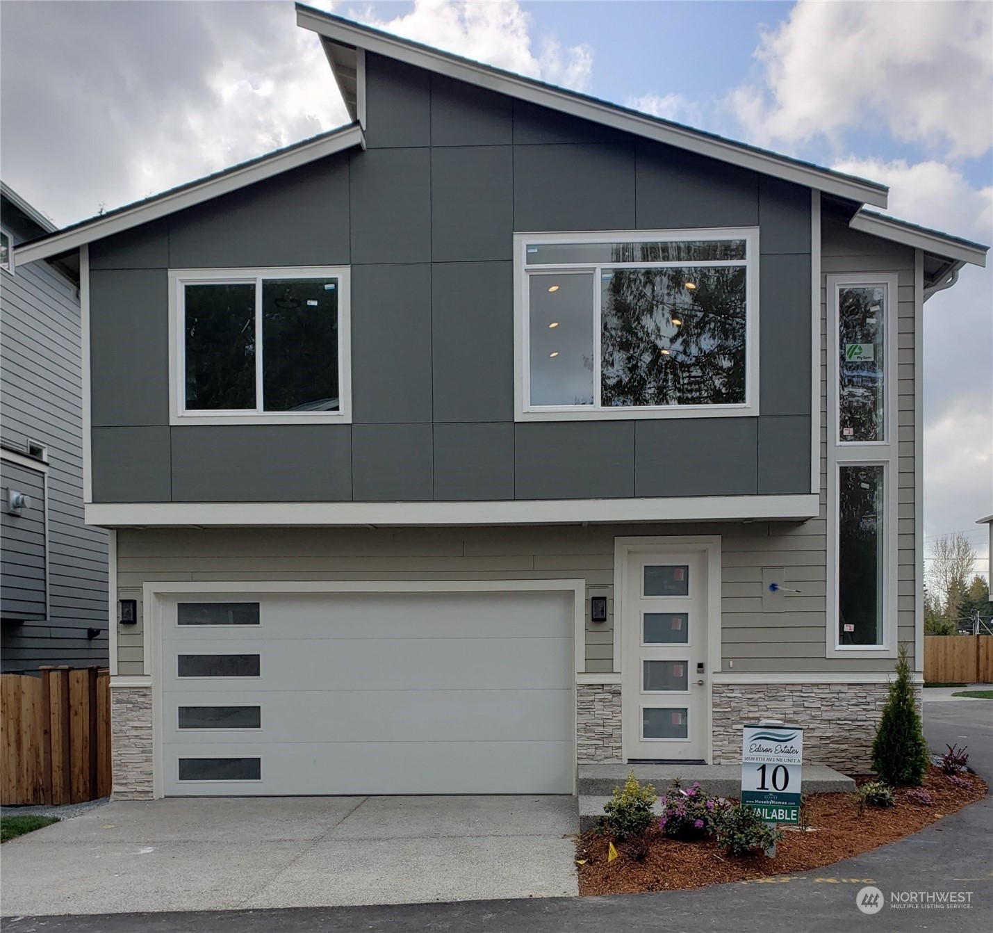 Property Photo:  16539 8th Avenue NE A  WA 98155 