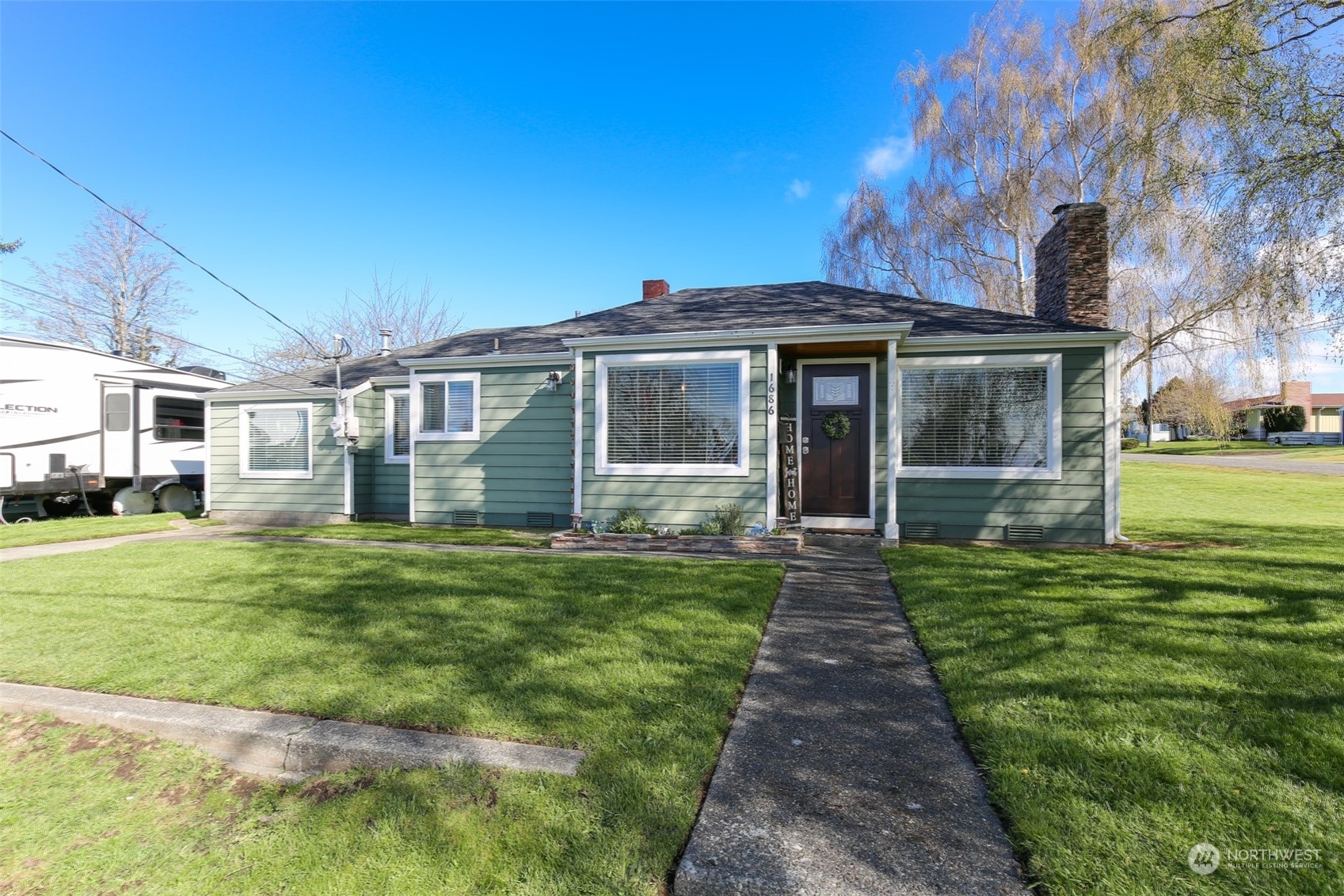 Property Photo:  1686 SE 4th Avenue  WA 98277 