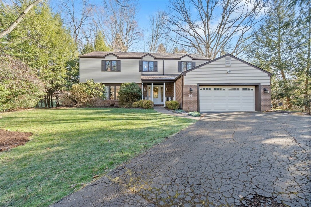 Property Photo:  14 Commons Drive  PA 15015 