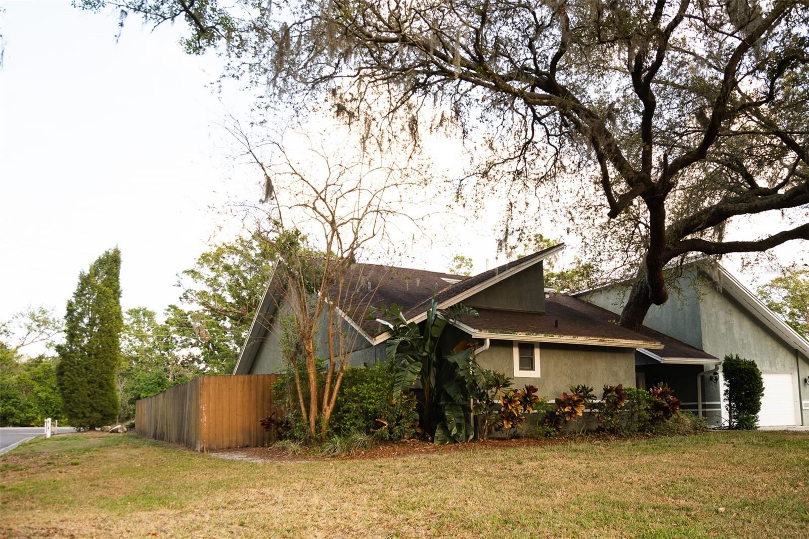 Property Photo:  2599 Bridle Drive  FL 33566