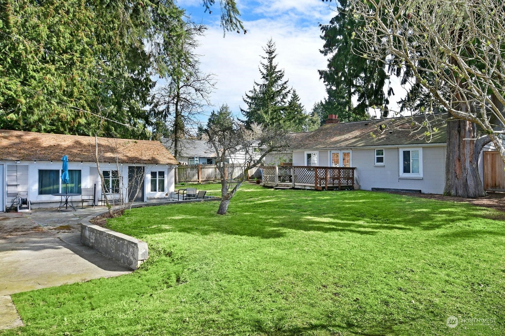 Property Photo:  16167 Midvale Avenue N  WA 98133 