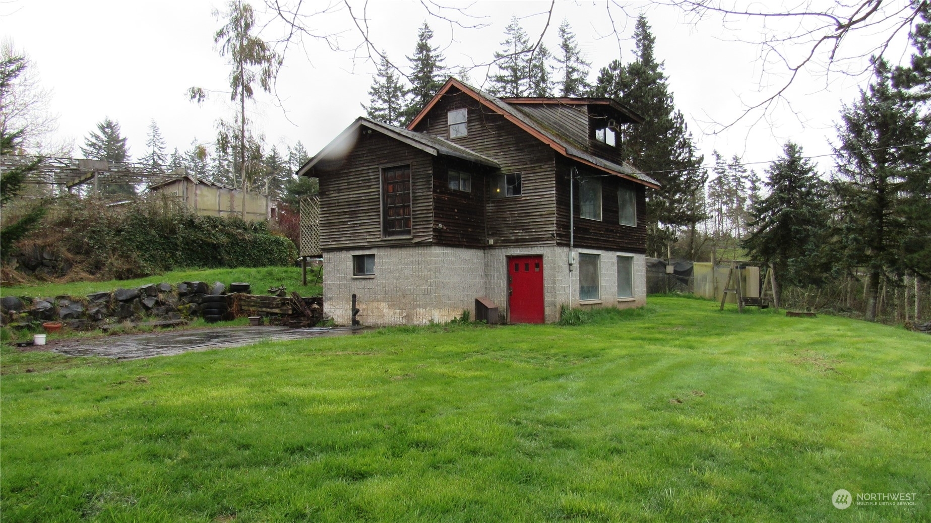 Property Photo:  1909 Cloverdale Road  WA 98625 