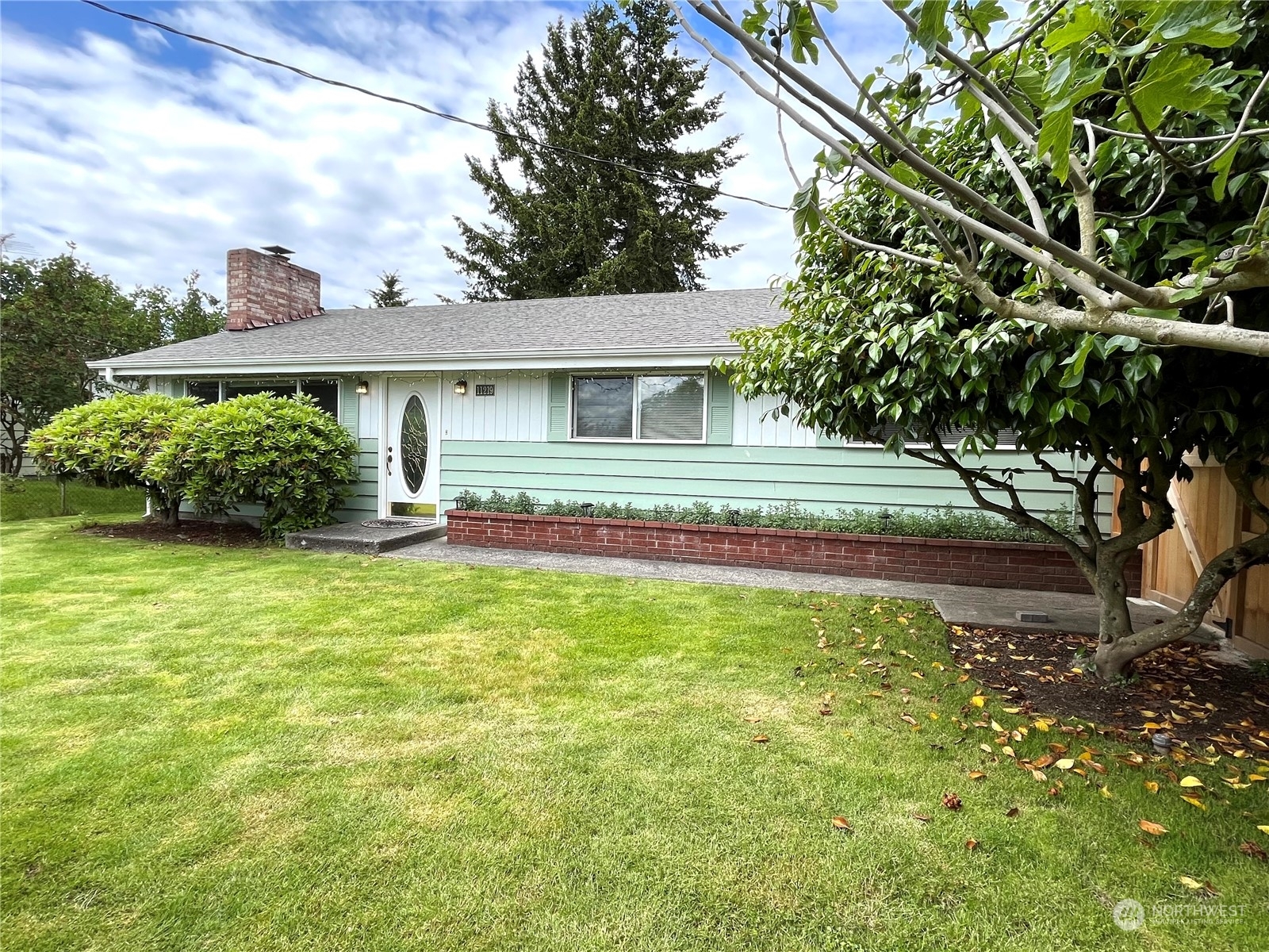 Property Photo:  11219 18 Place SW  WA 98146 