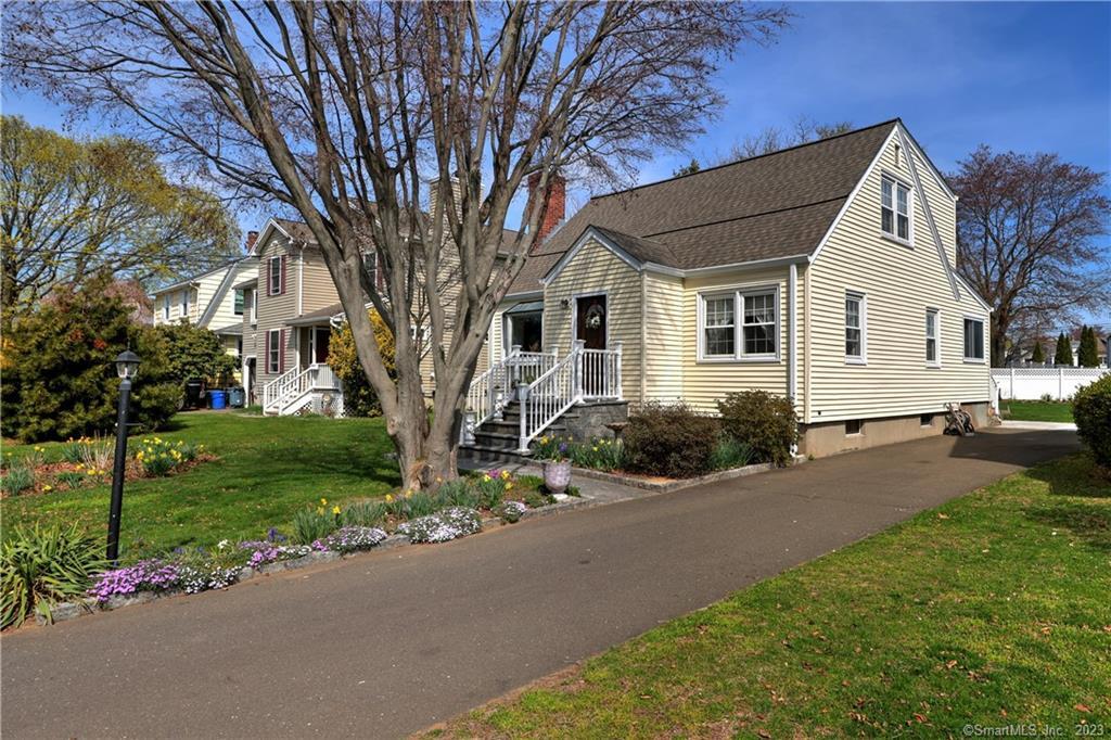 Property Photo:  390 Washington Parkway  CT 06615 