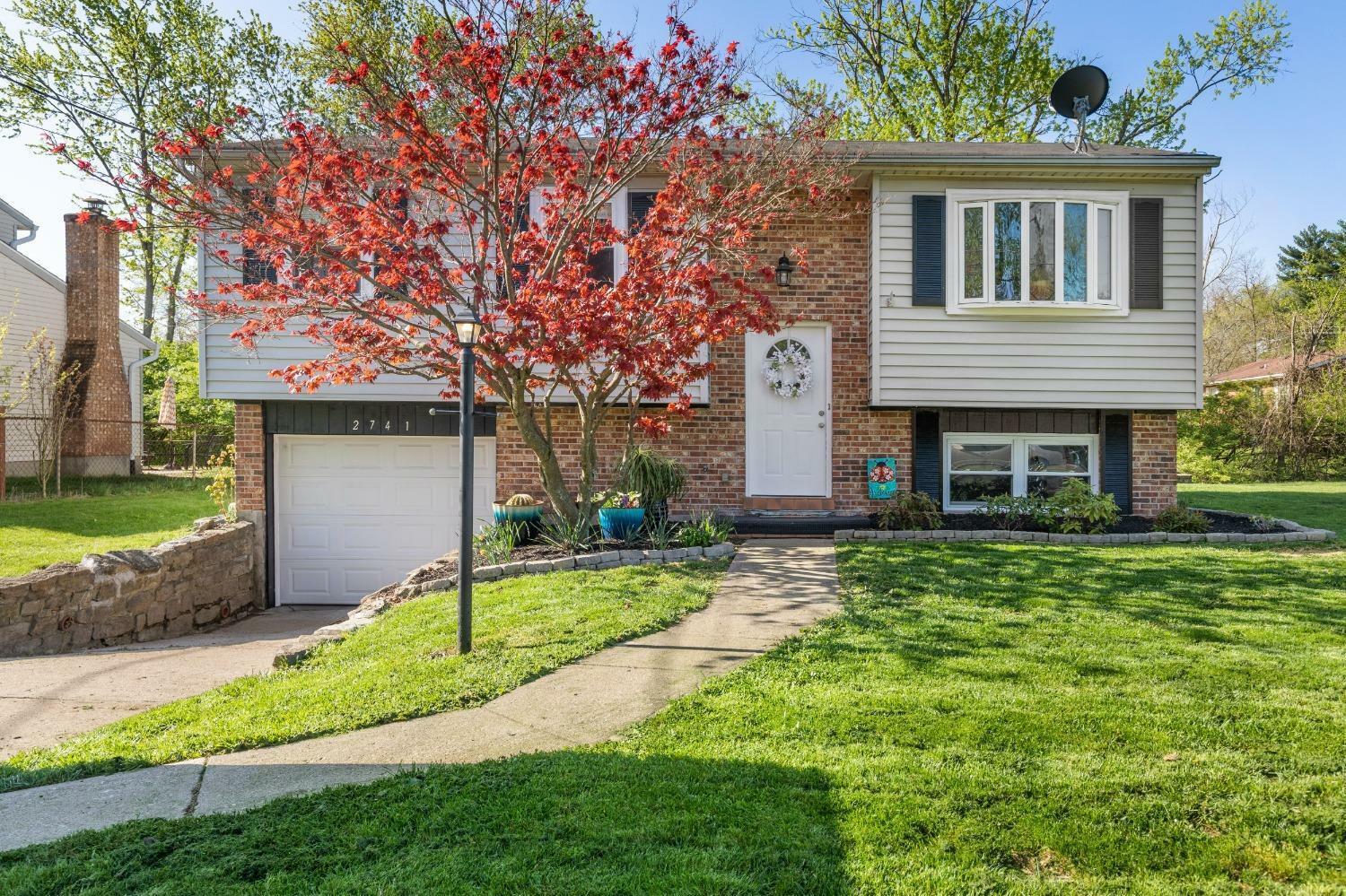 Property Photo: 2741 Merrittview Ln OH 45231
