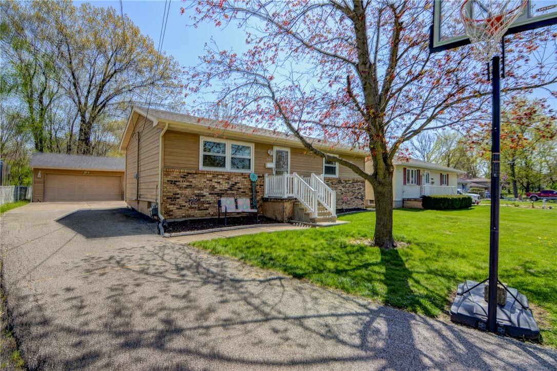 Property Photo:  2260 N Wilder Avenue  IL 62526 