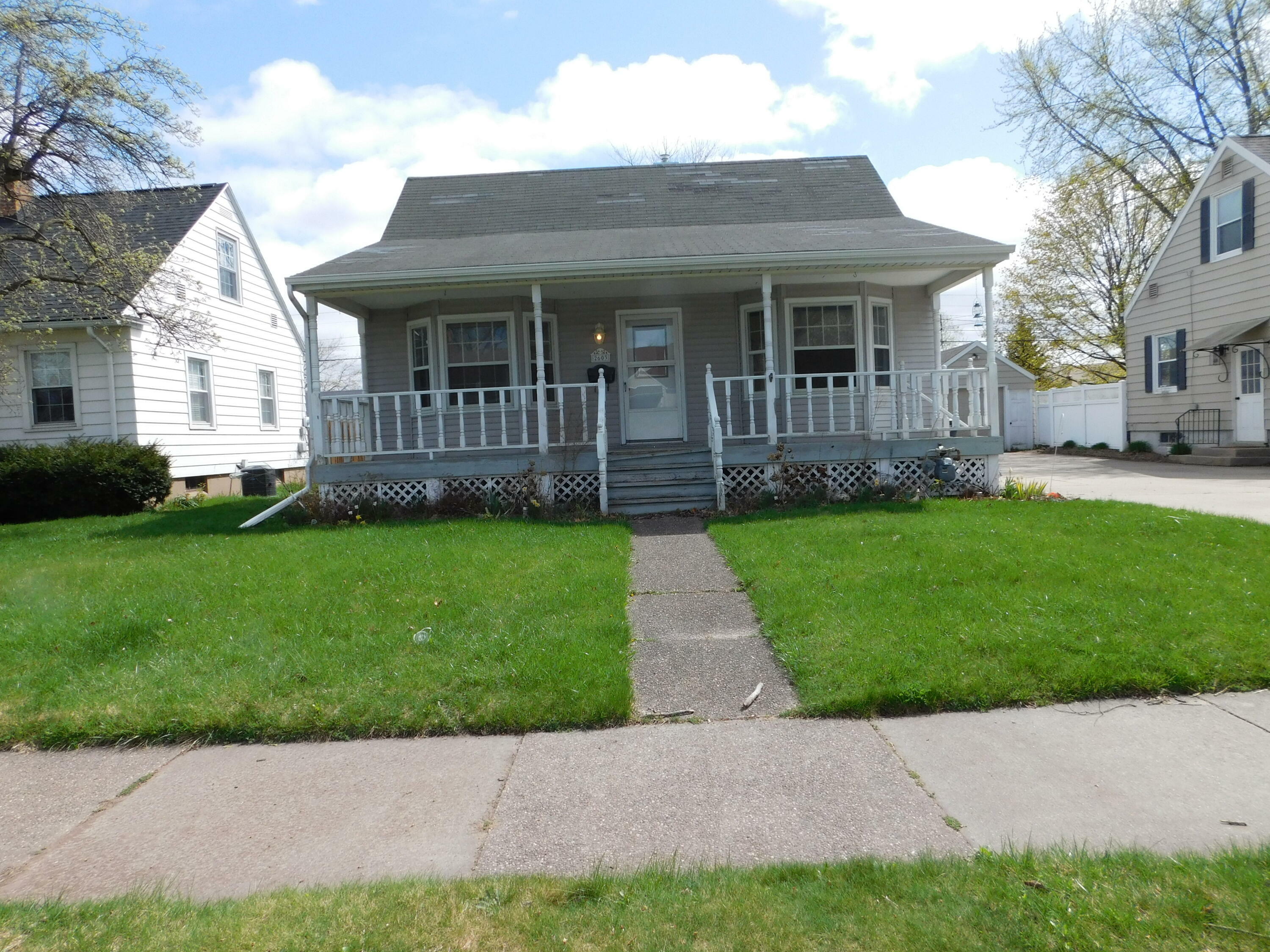 Property Photo:  2603 Thayer Drive  MI 49085 