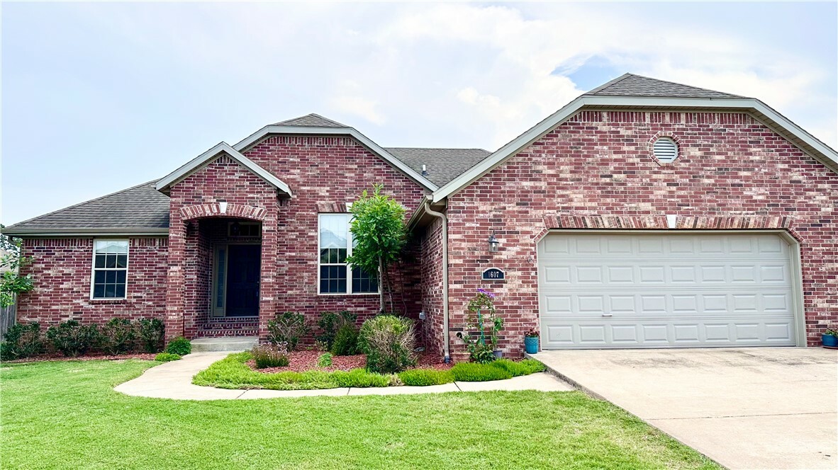 Property Photo:  1607 Crestwood Hills Lane  AR 72718 