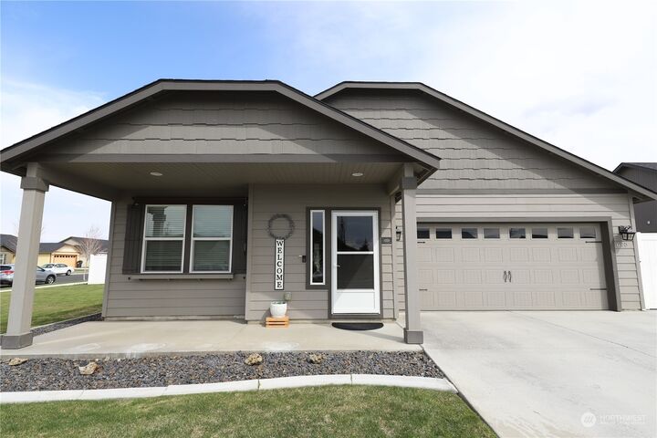 Property Photo:  625 S Lakeland Drive  WA 98837 