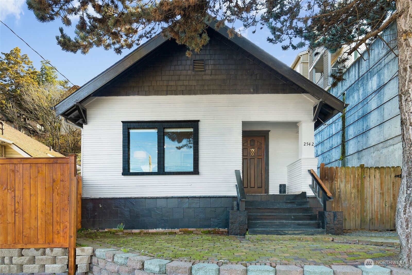 Property Photo: 2542 15th Avenue W WA 98119