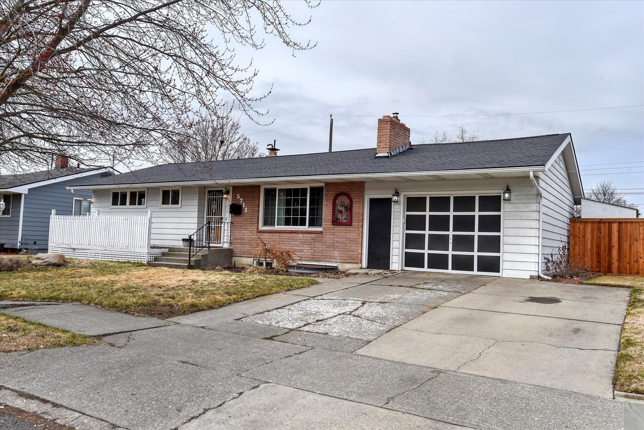Property Photo: 5711 N Walnut St WA 99205