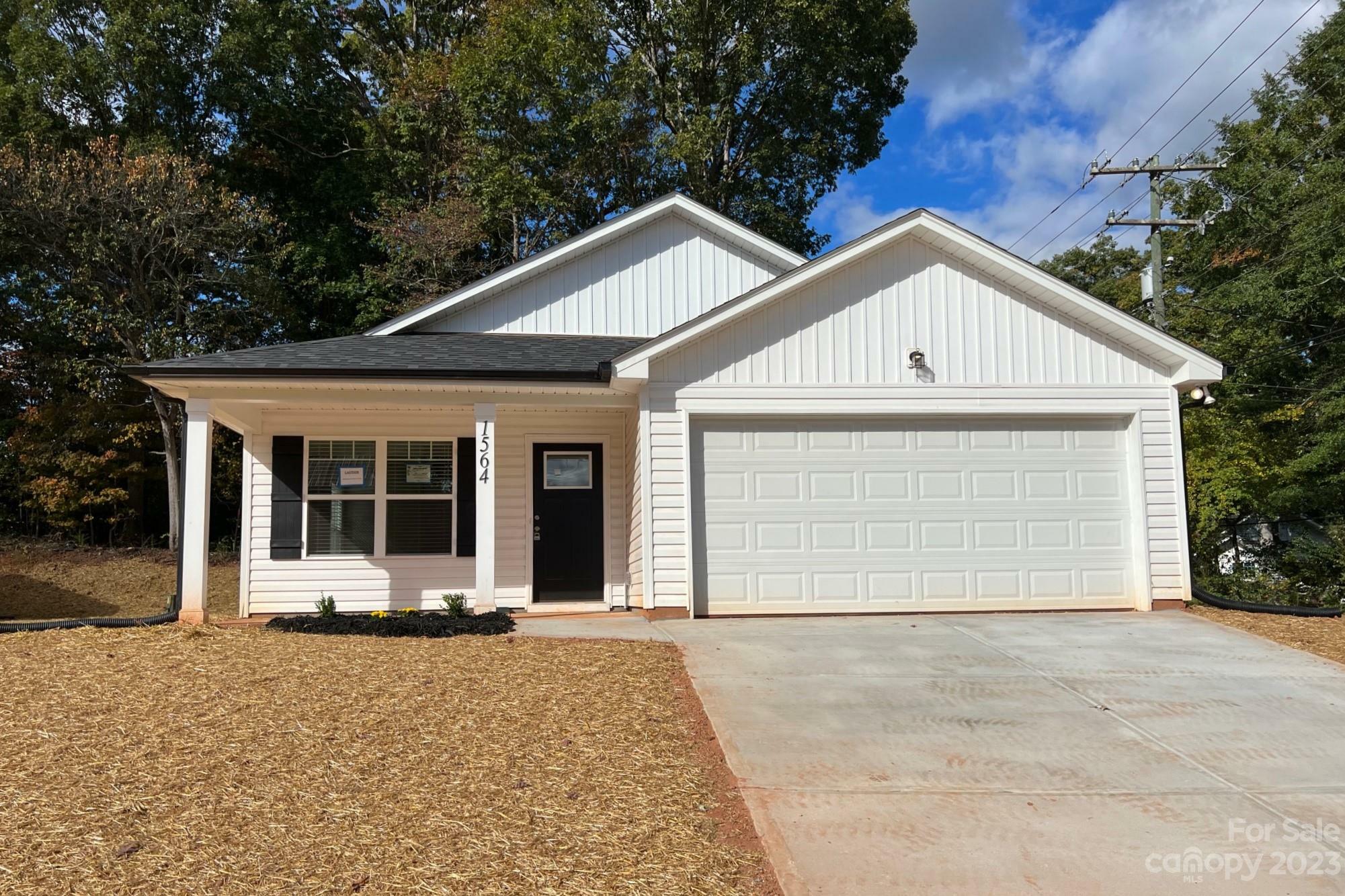 Property Photo: 1564 17th Avenue SW NC 28602