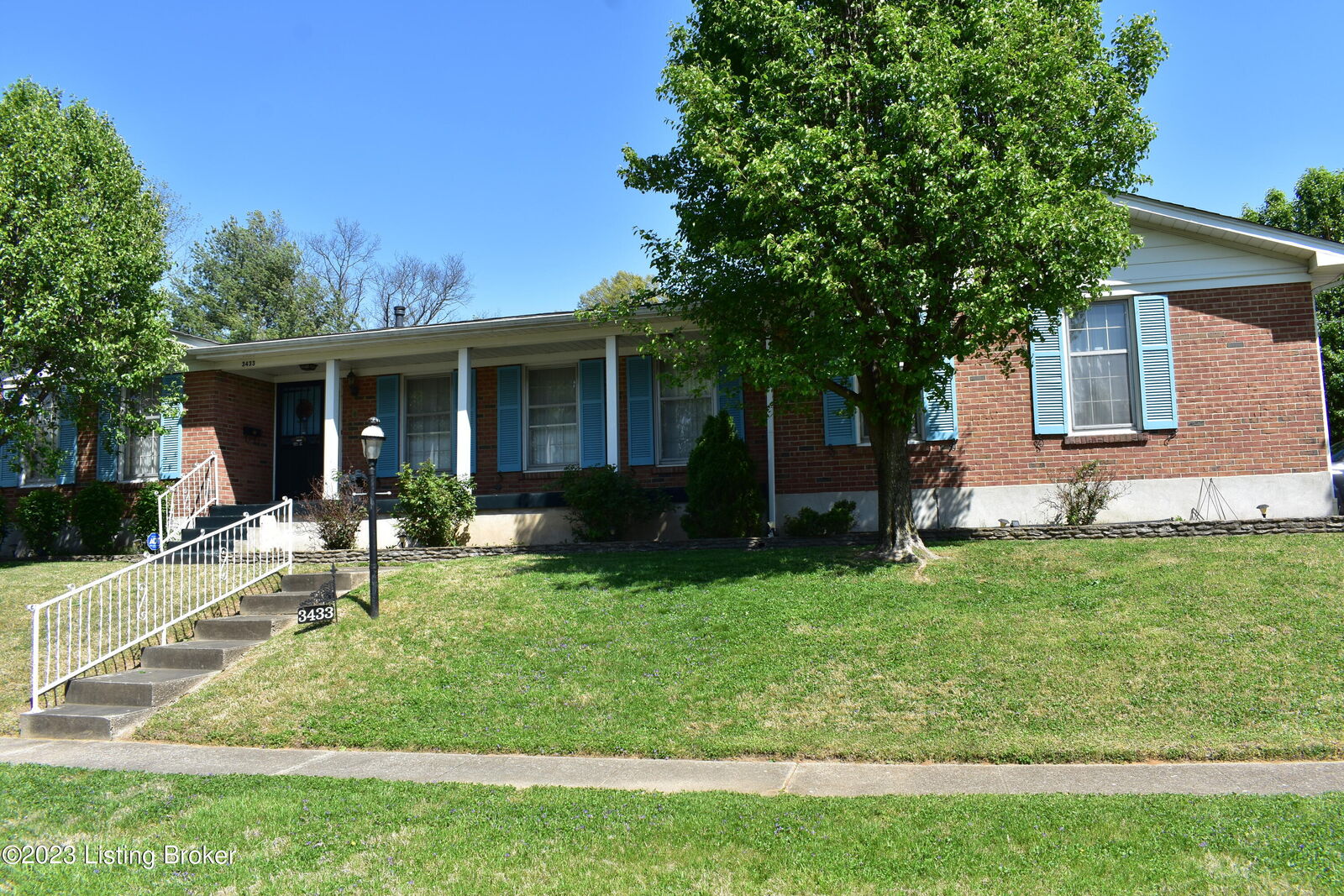 Property Photo: 3433 Fern Lea Rd KY 40216