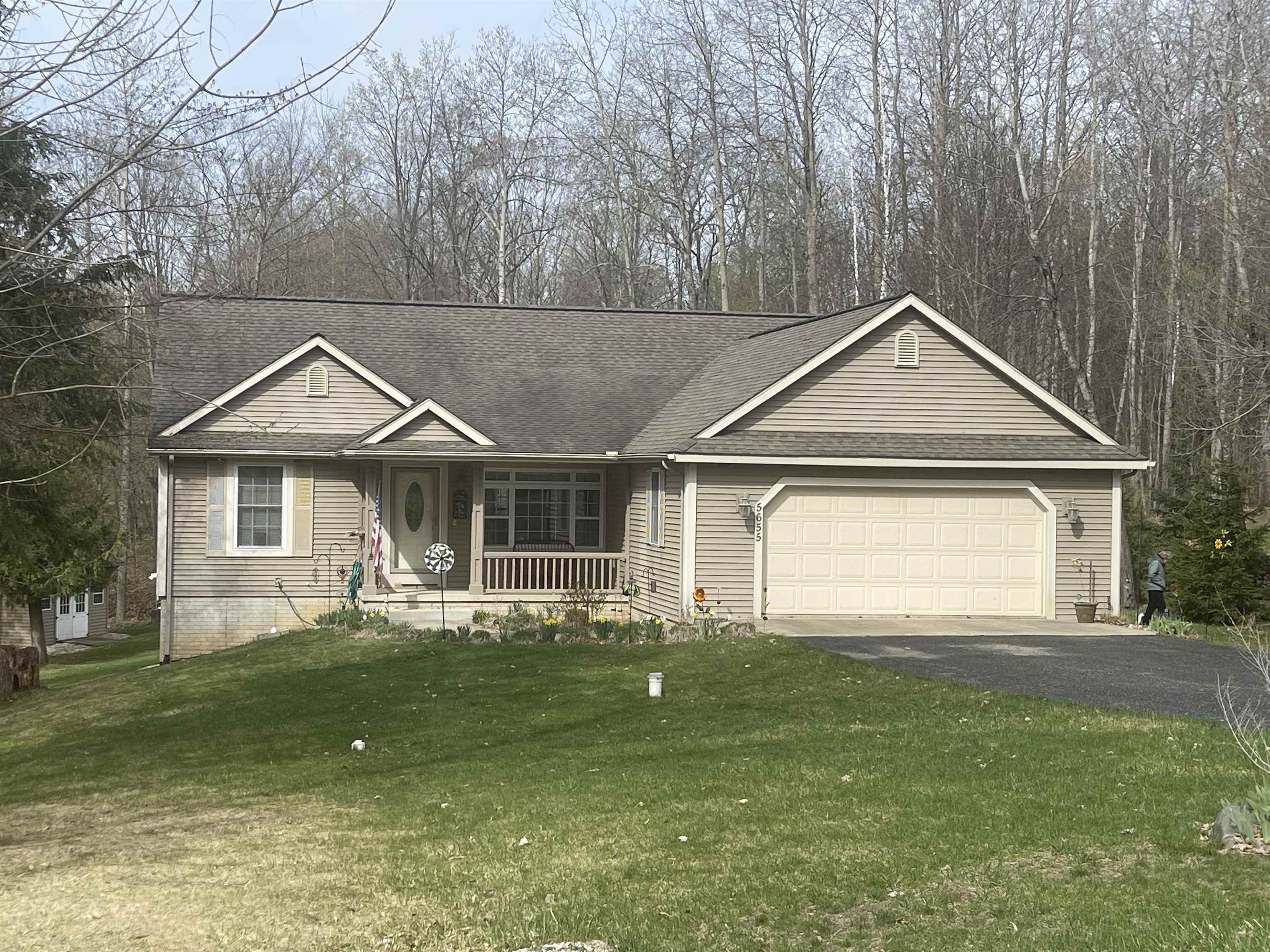 Property Photo:  5655 Linksview Way  MI 48624 