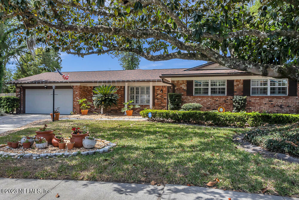 Property Photo:  8932 Yarmouth Court  FL 32257 