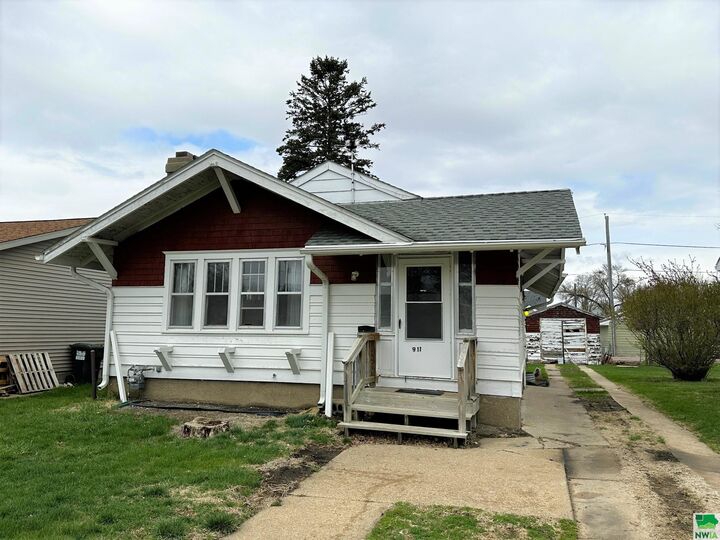 911 Whitcher Avenue  Sioux City IA 51109 photo