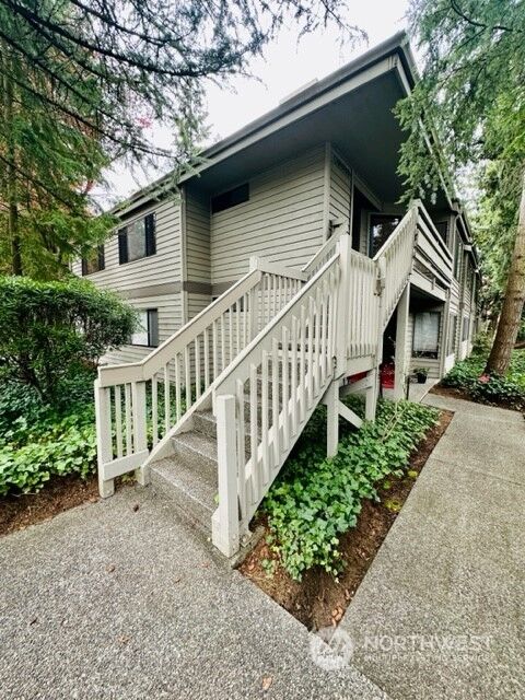 Property Photo: 1250 Bellevue Way NE 4 WA 98004