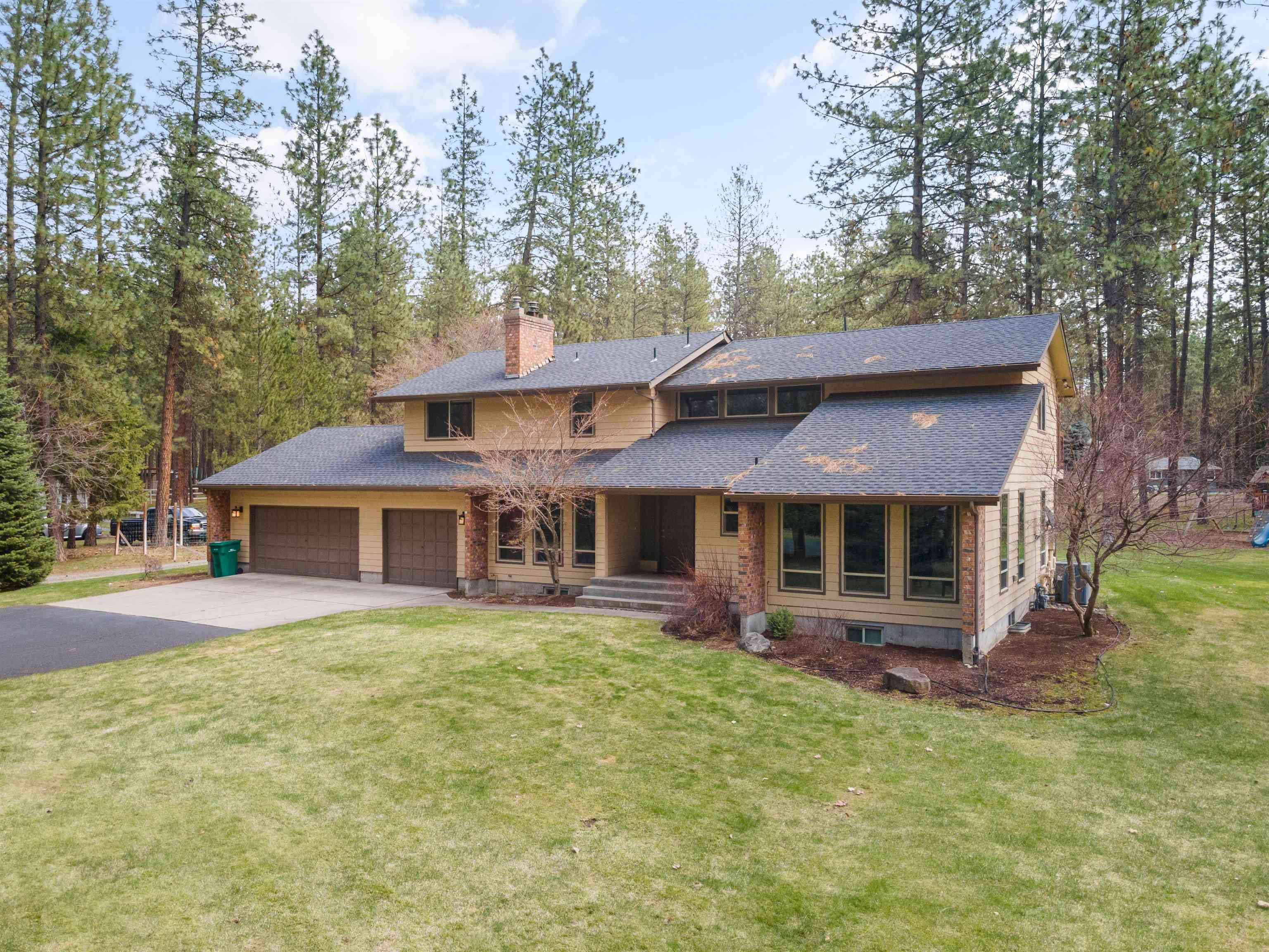 Property Photo: 17126 N Ranchette Rd WA 99005