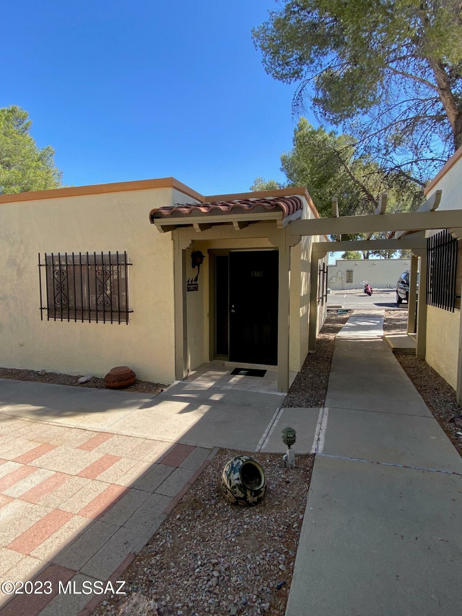 Property Photo:  115 W Calle Del Ano  AZ 85614 