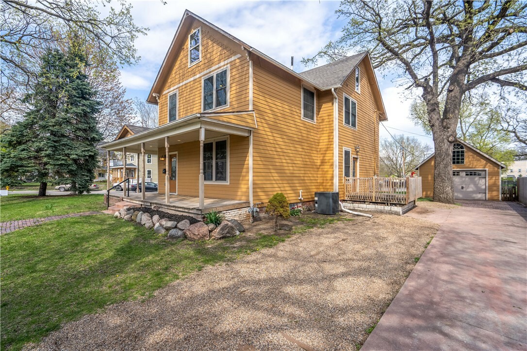 Property Photo:  1075 26th Street  IA 50311 