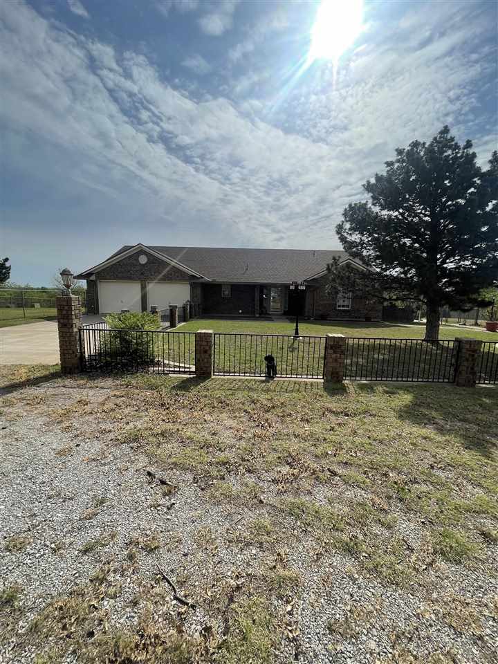 Property Photo:  190 Foxfire Rd  OK 73507 