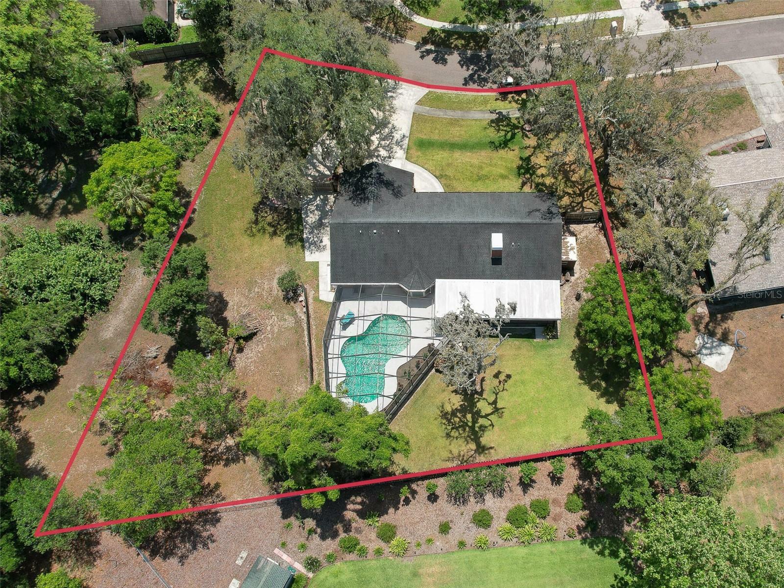 Property Photo:  2516 Laurelwood Lane  FL 33596 