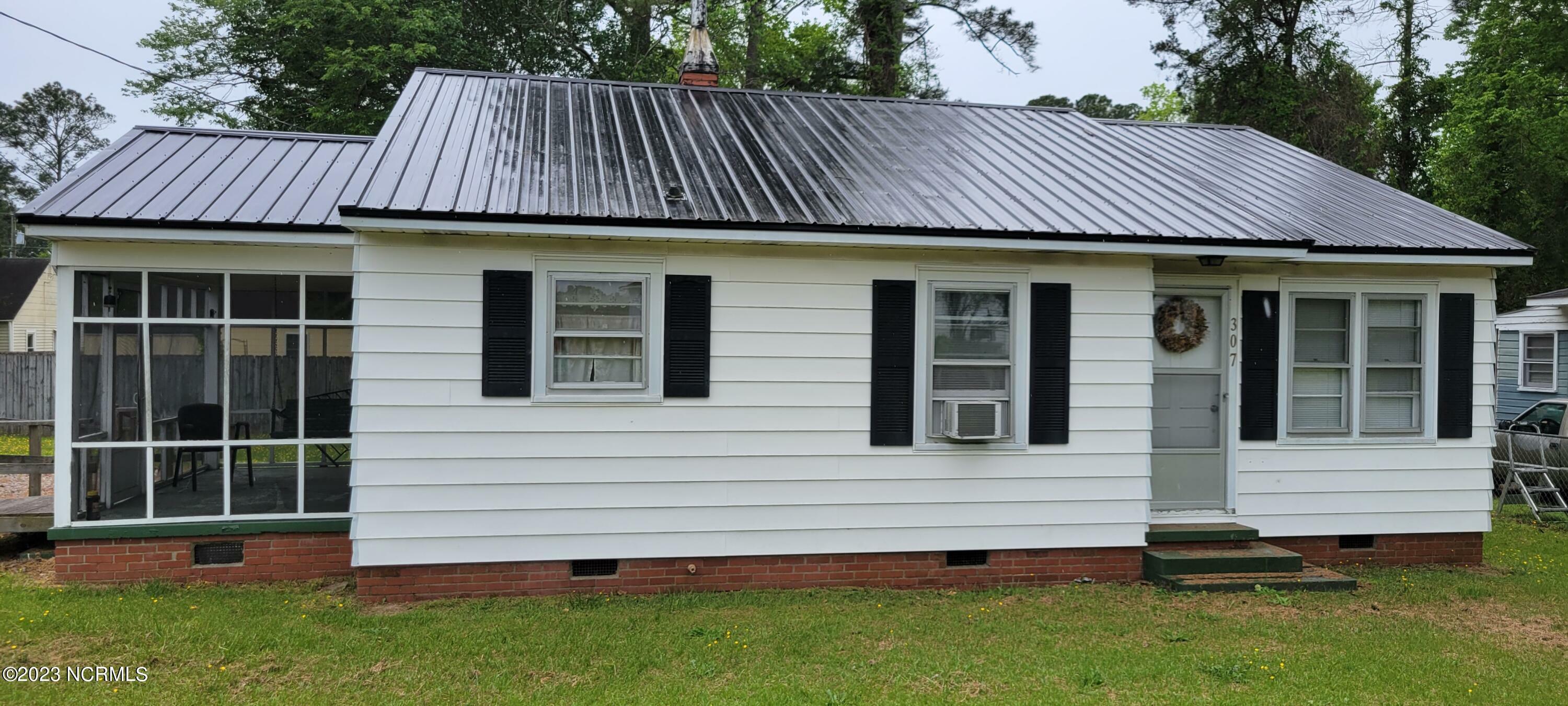 Property Photo: 307 E 15th Street NC 27889