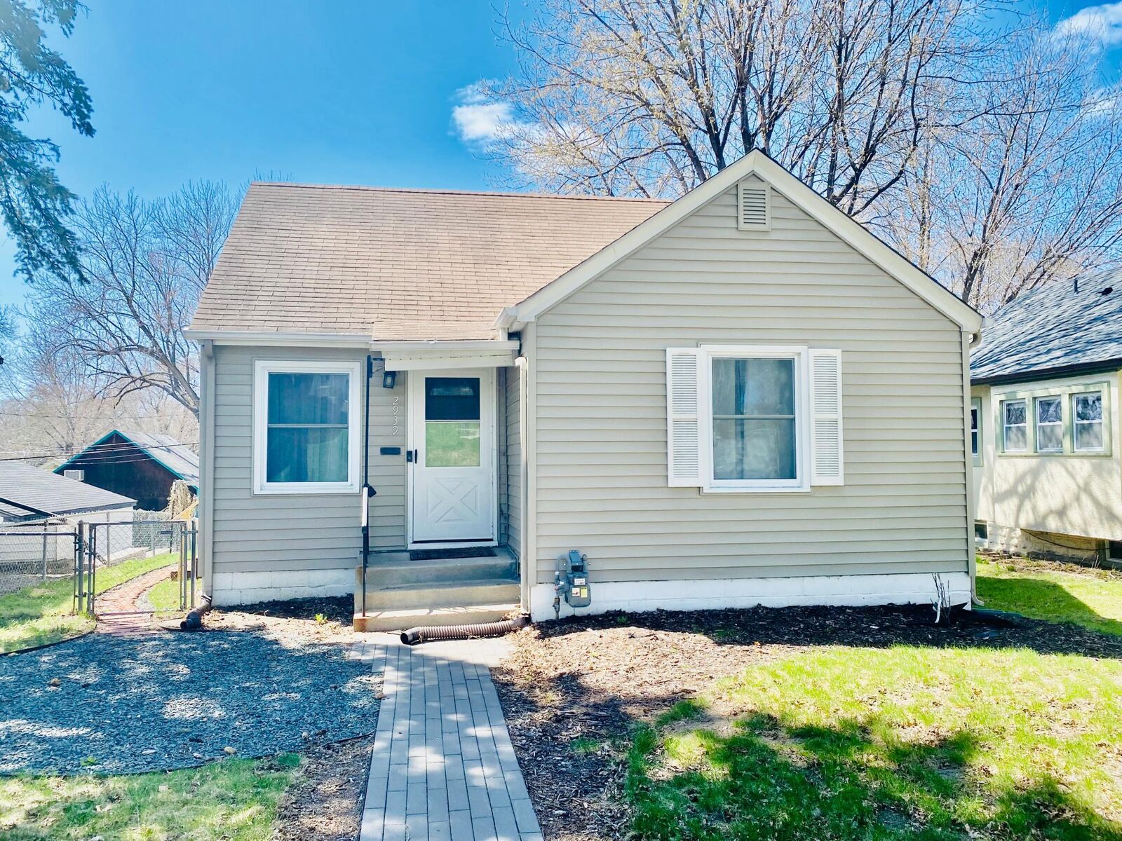 Property Photo:  2939 Chowen Avenue N  MN 55422 