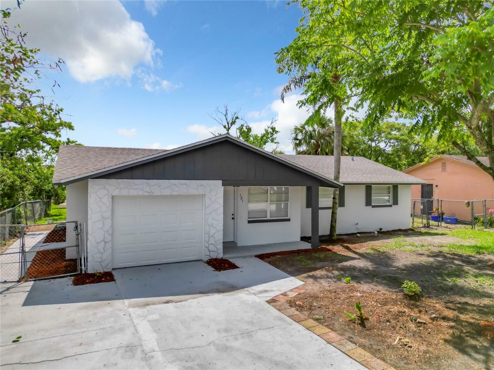 Property Photo: 121 Anderson Avenue FL 32771