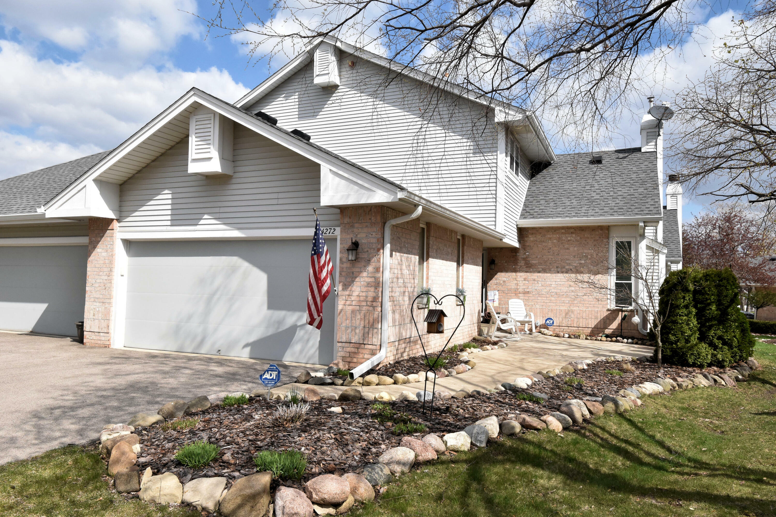 14272 W Waterford Square Dr  New Berlin WI 53151 photo