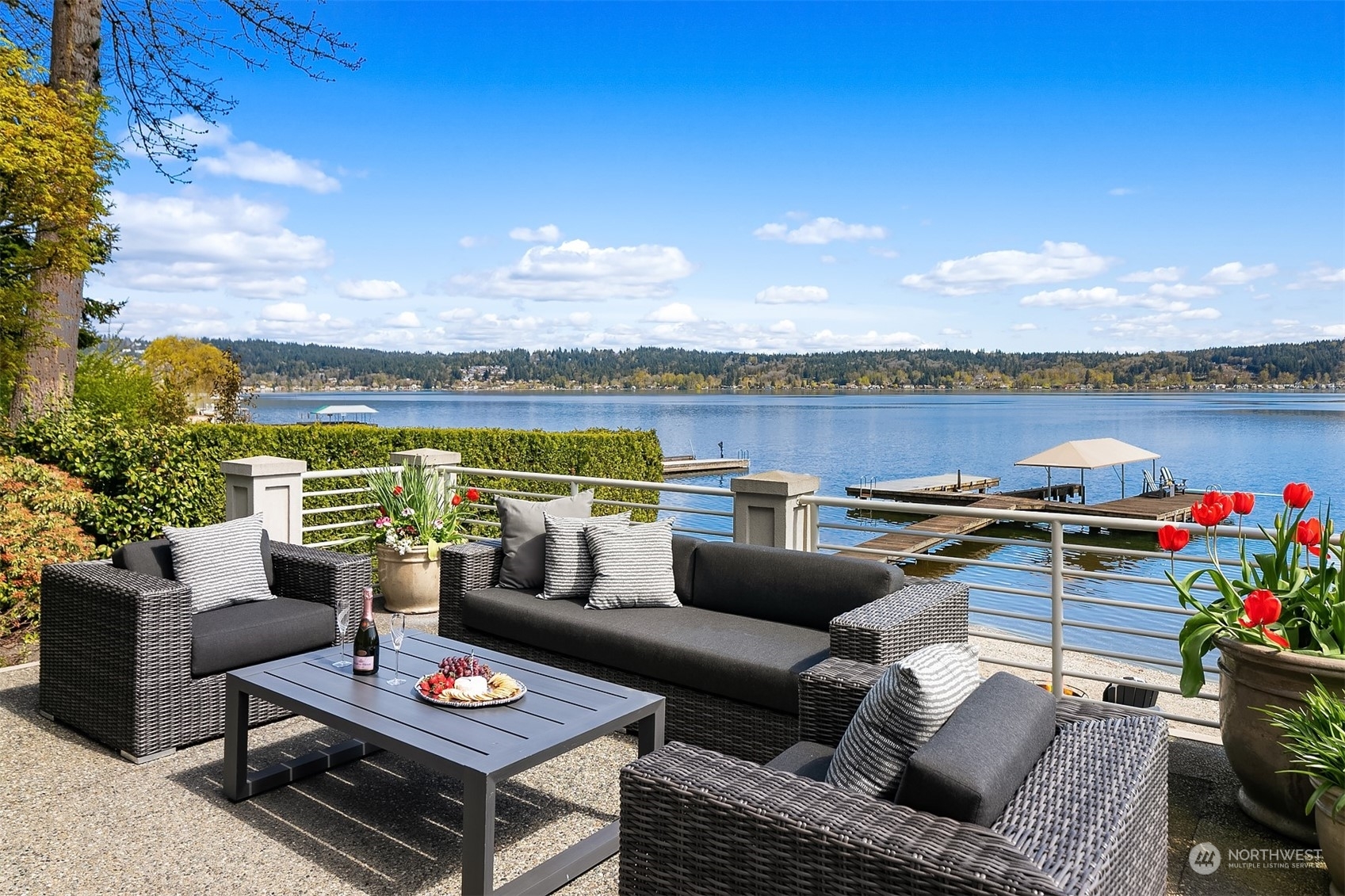 Property Photo:  358 W Lake Sammamish Parkway NE  WA 98008 