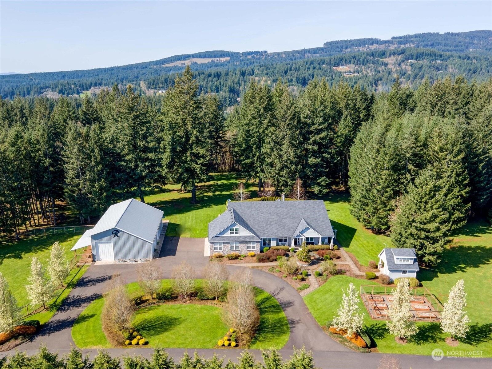 Property Photo: 26908 NE 26th Circle WA 98607