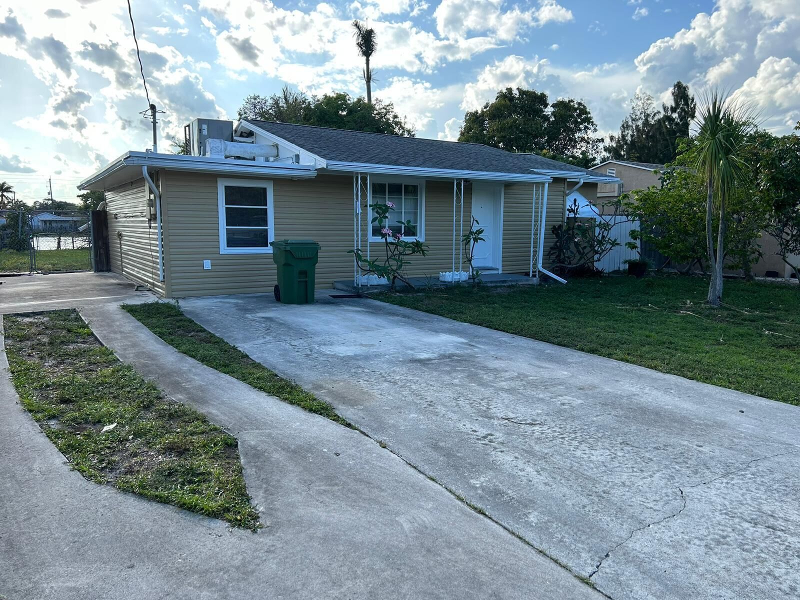 Property Photo: 3 Miller Road FL 33461