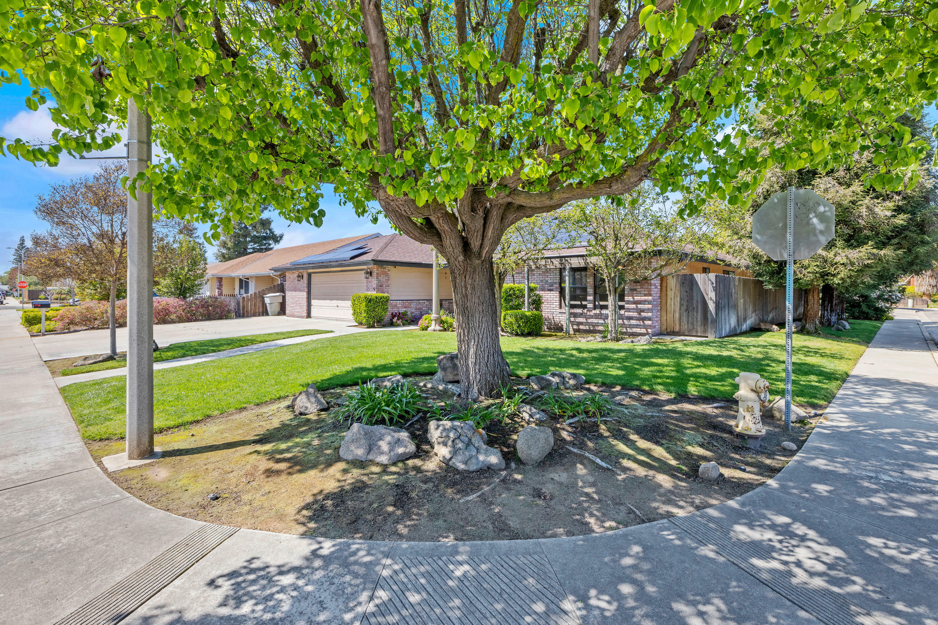 Property Photo:  2650 E Sweet Avenue  CA 93292 